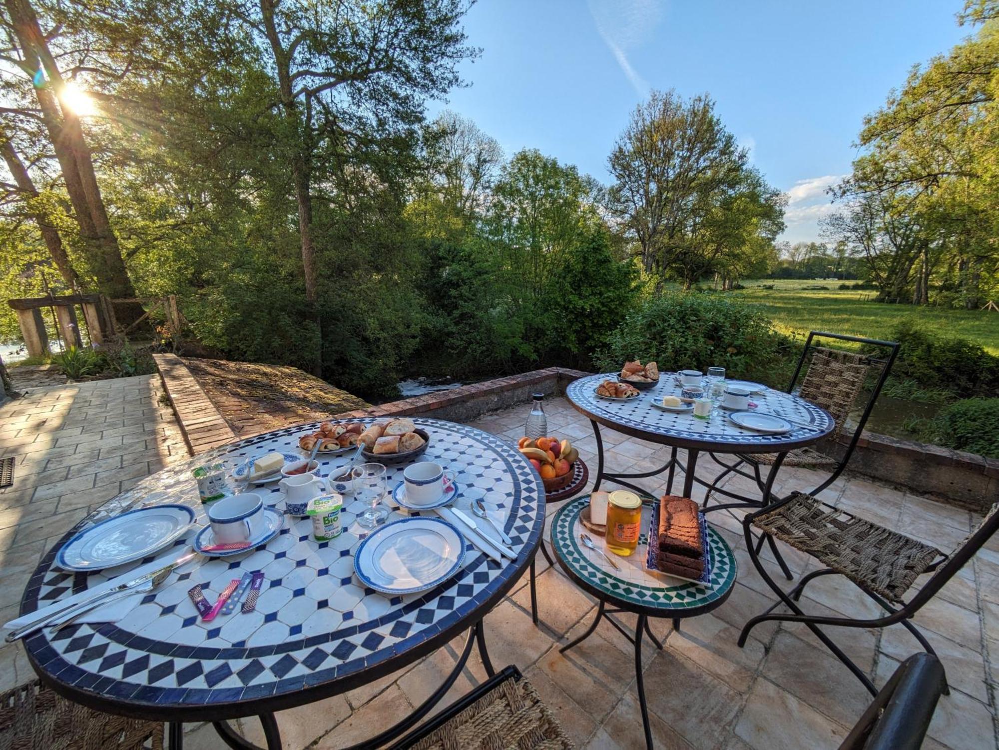 Le Moulin Grenon Bed & Breakfast Mezilles Luaran gambar